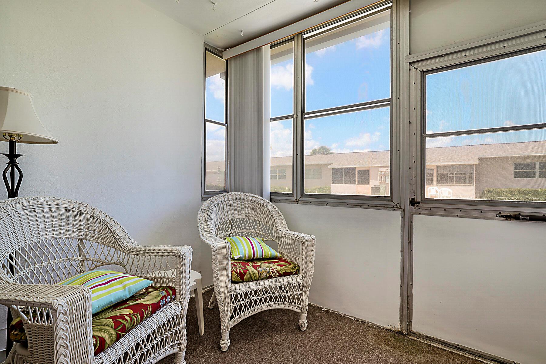 CRESTHAVEN VILLAS 28 COND - Residential Lease