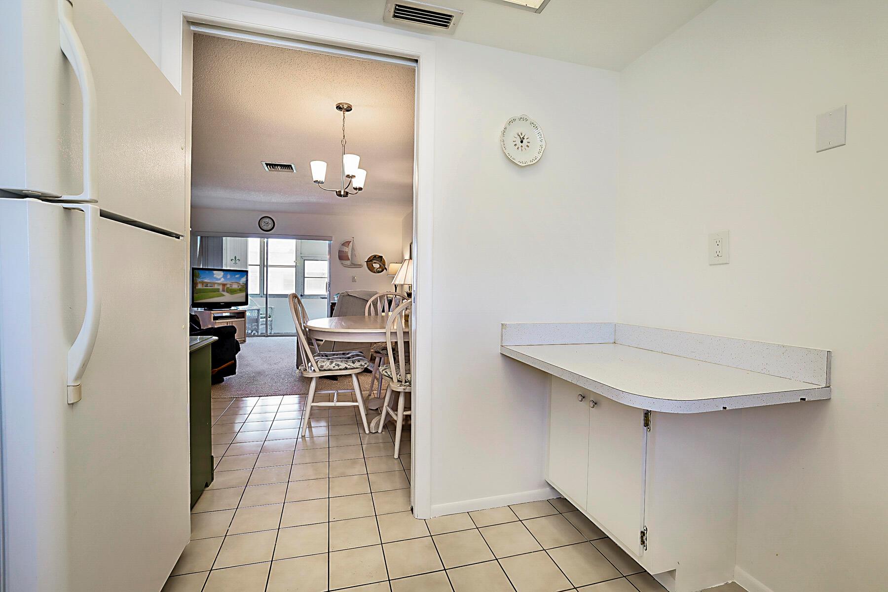 CRESTHAVEN VILLAS 28 COND - Residential Lease