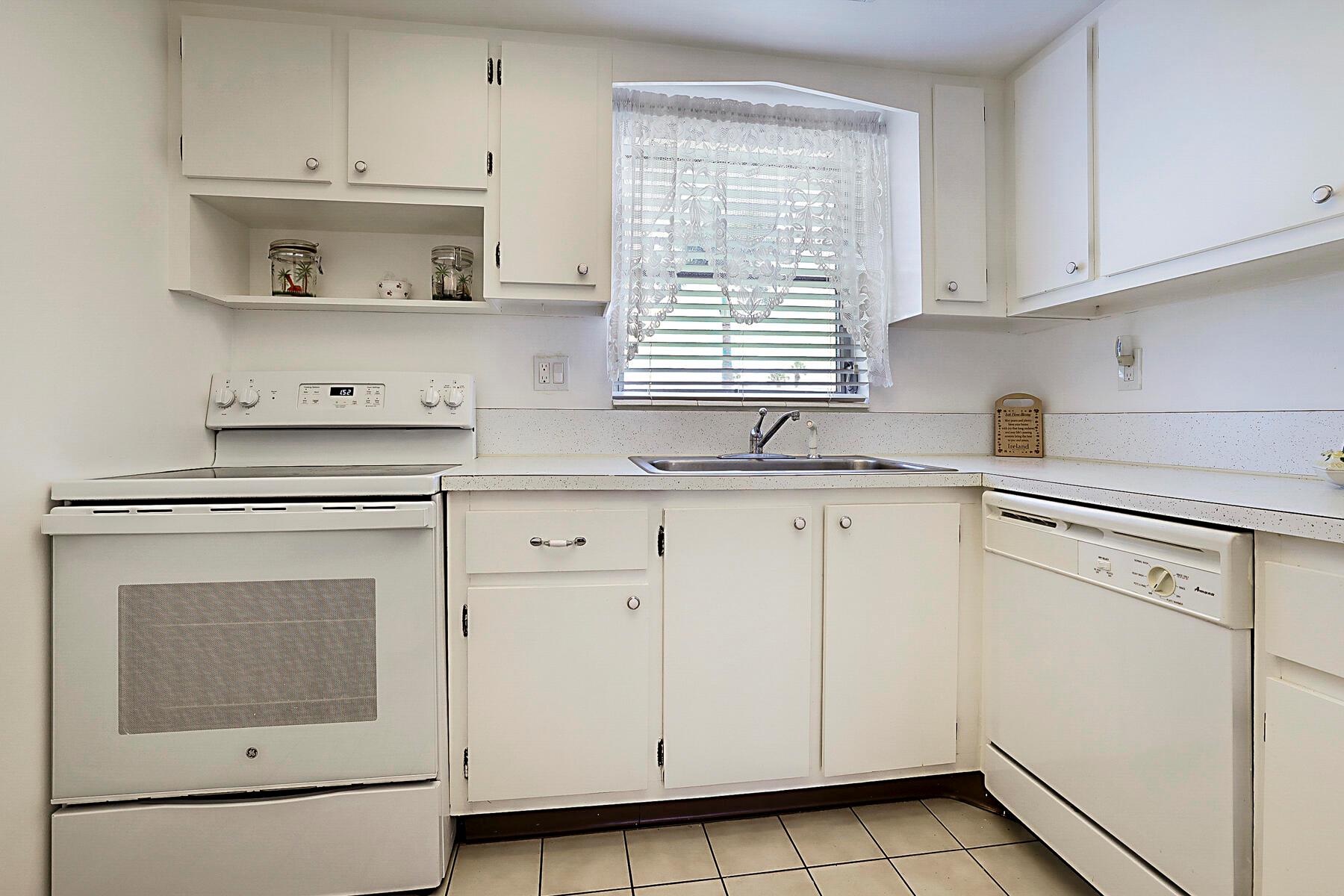 CRESTHAVEN VILLAS 28 COND - Residential Lease