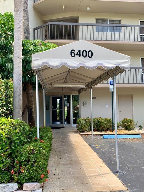 Affordable Furnished with washer dryer in unit Condo in East Boca. Within 5 miles of 95, Mall, Delray Beach, Boca Parks & Beaches, Cinemax  Seasonally (6 month minimum) $3000 a month.