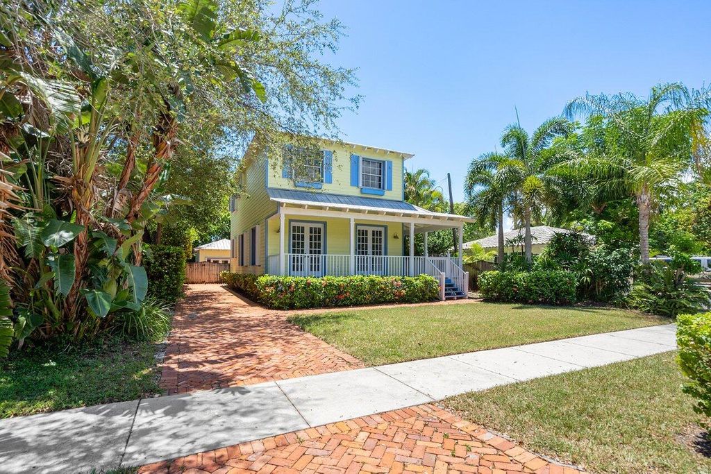 Photo of 10 NE 7th Street, Delray Beach, FL 33444 (MLS # R10915310)