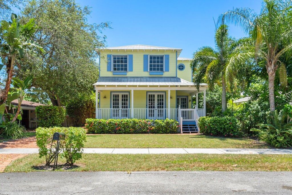 Photo of 10 NE 7th Street, Delray Beach, FL 33444 (MLS # R10915310)