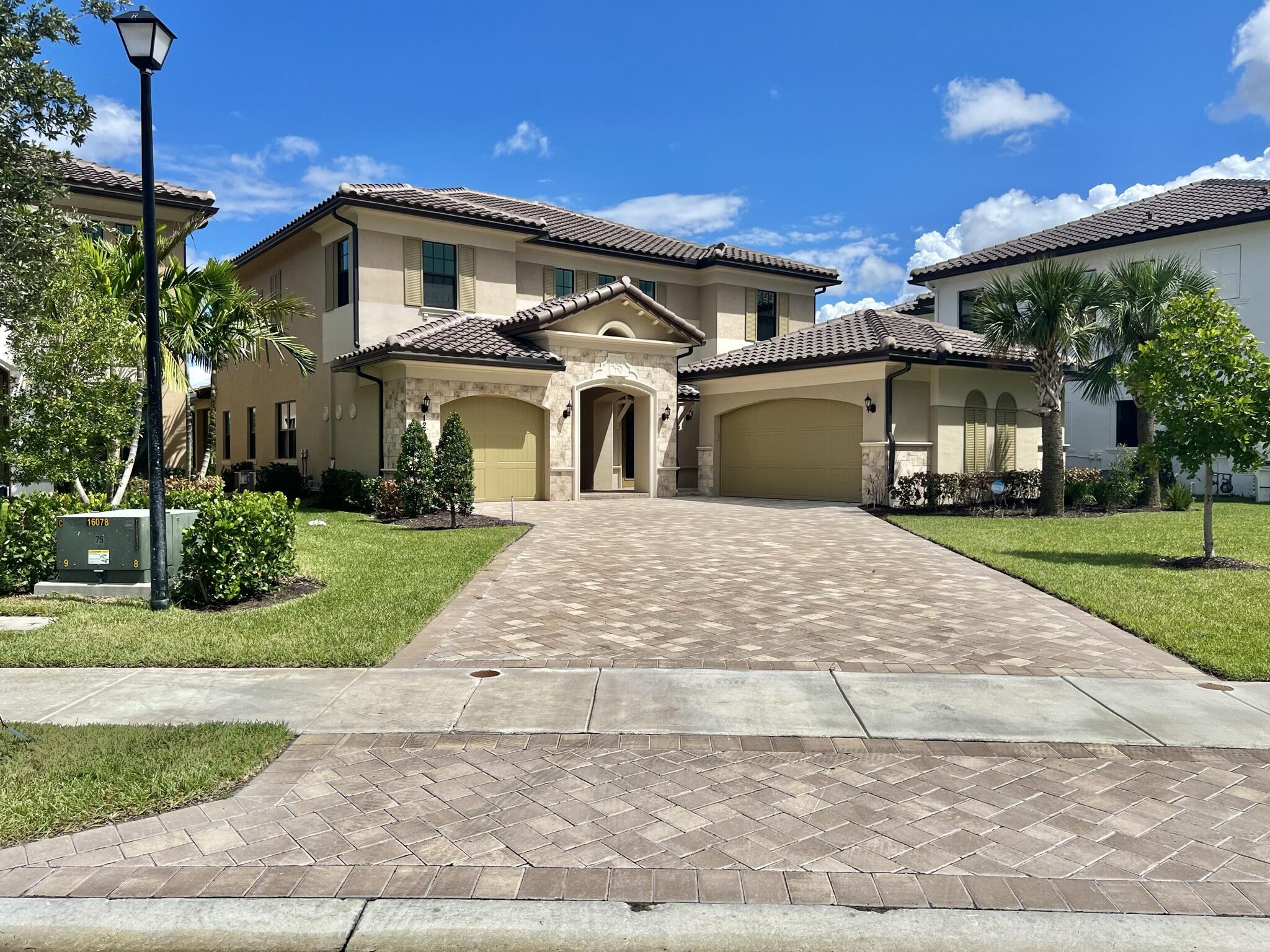 PARKLAND BAY - Residential