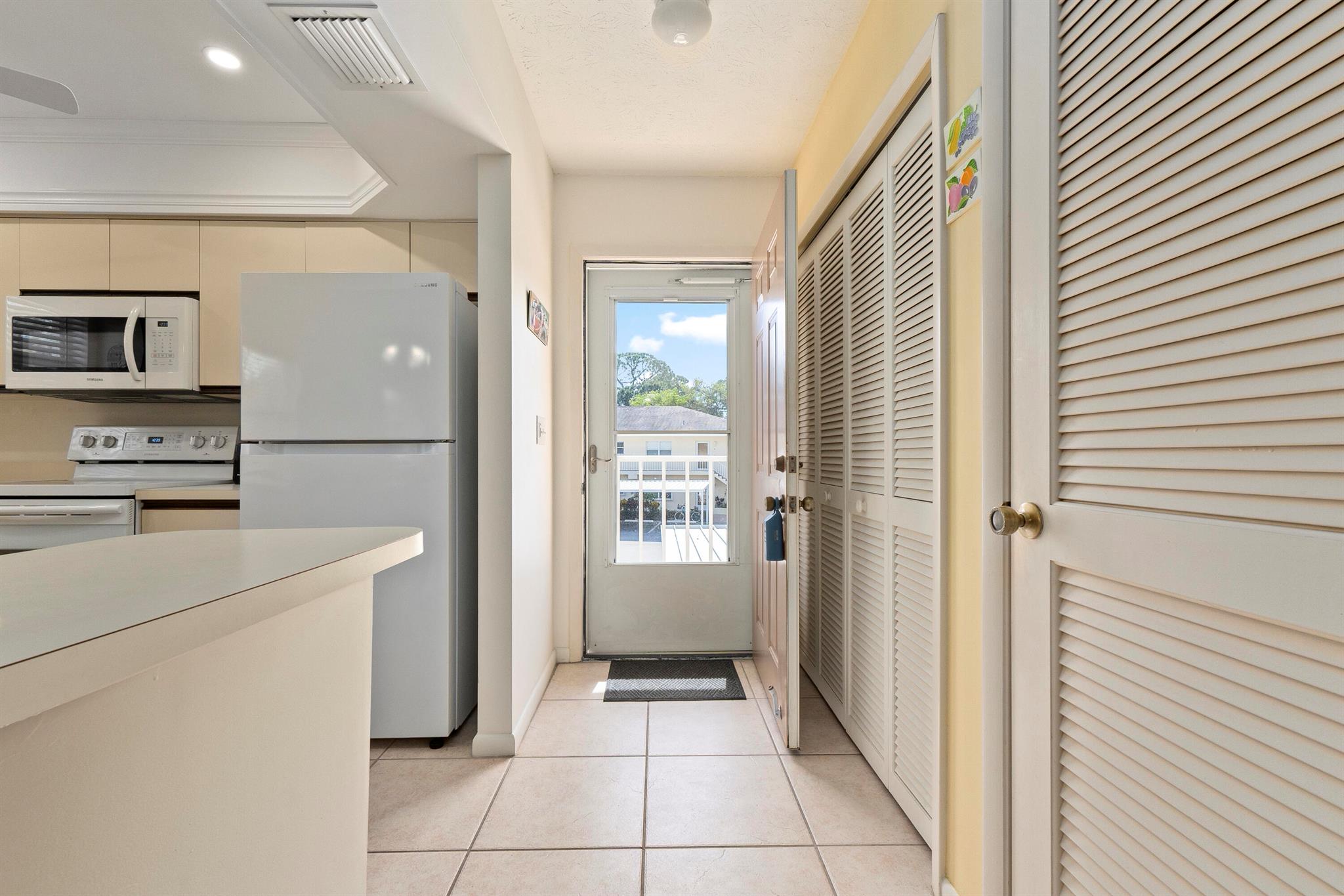 Stuart, Florida 34996, United States, 2 Bedrooms Bedrooms, ,2 BathroomsBathrooms,Residential,Active,209536