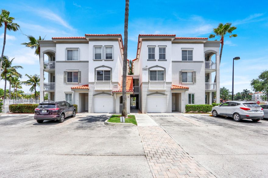 Beautiful 2BR/2BA condo ideally located on the second floor, offering added privacy and quiet. This immaculate residence features a spacious great room, bright kitchen, and two comfortable bedrooms, including a primary suite with a large walk in closet. The kitchen and both bathrooms have been recently remodeled, and a relaxing patio extends the living space for peaceful outdoor enjoyment. .Beautiful 2BR/2BA condo ideally located on the second floor, offering added privacy and quiet. This immaculate residence features a spacious great room, bright kitchen, and two comfortable bedrooms, including a primary suite with a large walk in closet. The kitchen and both bathrooms have been recently remodeled, and a relaxing patio extends the living space for peaceful outdoor enjoyment.