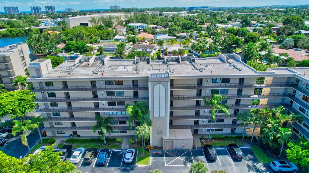 Photo of 14 Royal Palm Way #2050, Boca Raton, FL 33432 (MLS # B26010001)
