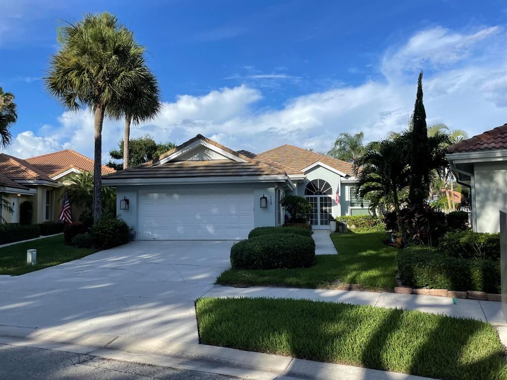 Photo of 112 Hampton Circle Cir, Jupiter, FL 33458 (MLS # R10819409)