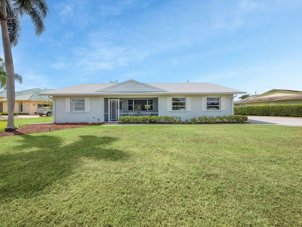 Photo of 481 SW Pine Tree Lane, Palm City, FL 34990 (MLS # R10984123)