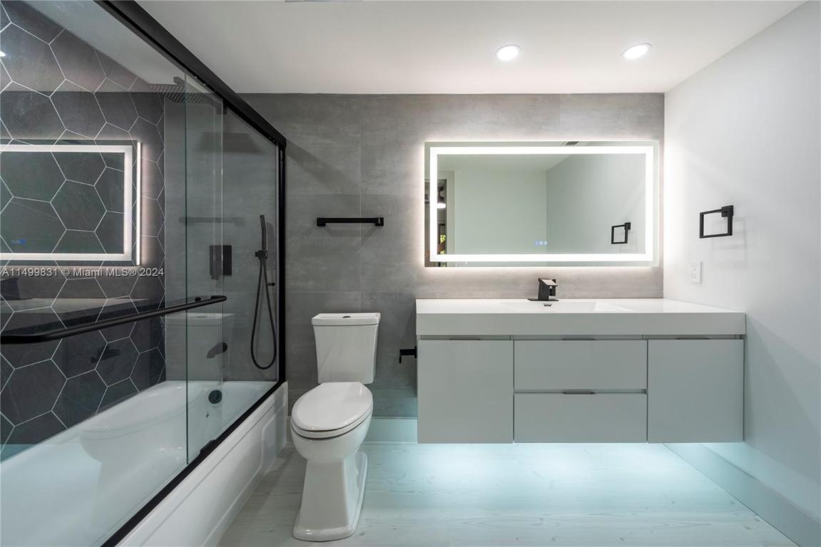 LUCAYA VILLAGE 1-C CONDO - Residential