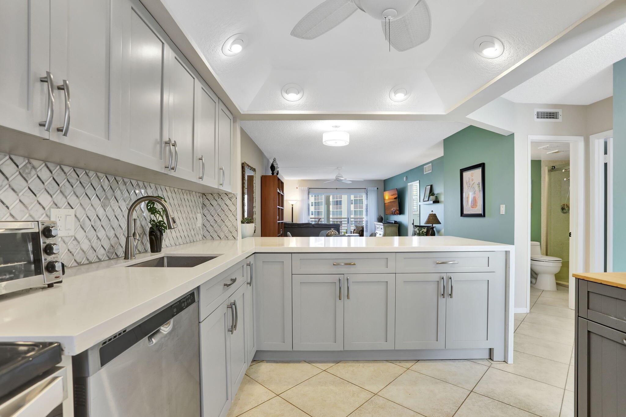 2731 NE 14th Causeway 702