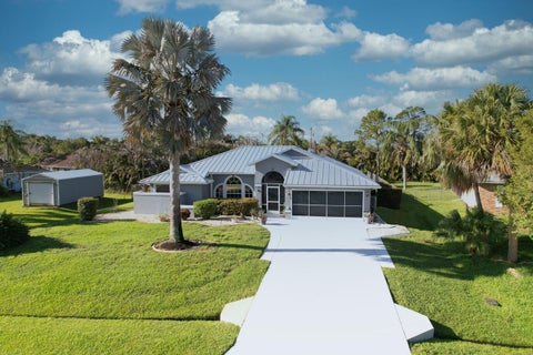 Photo of 549 SE CLIFF Road, Port Saint Lucie, FL 34984 (MLS # B26071766)