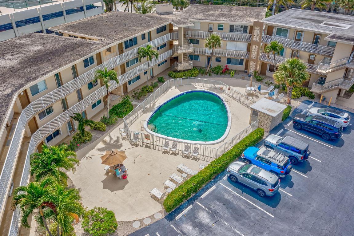 VILLAS ON THE OCEAN - Residential