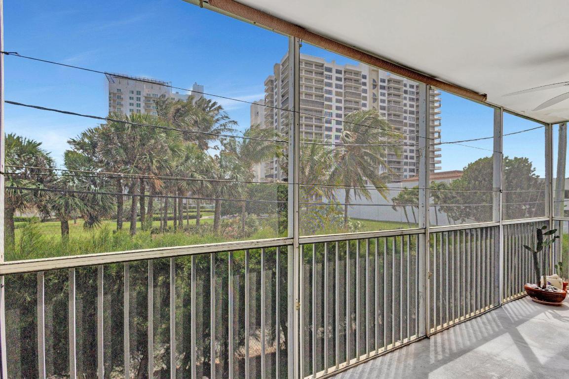 VILLAS ON THE OCEAN - Residential