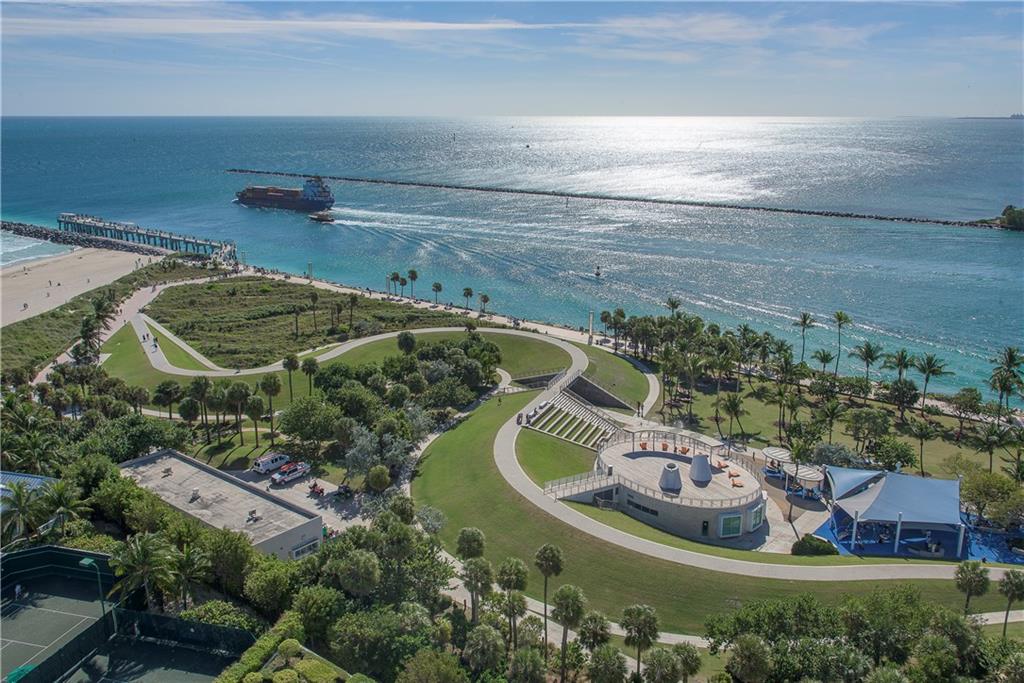 Continuum on South Beach - Residential