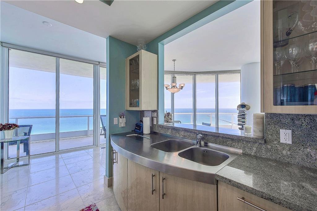 Continuum on South Beach - Residential