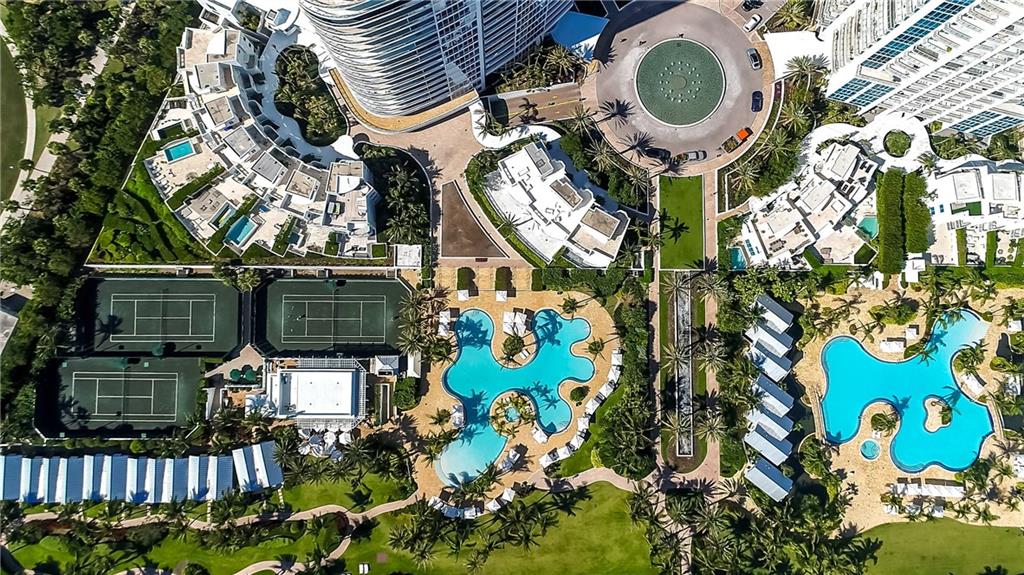 Continuum on South Beach - Residential