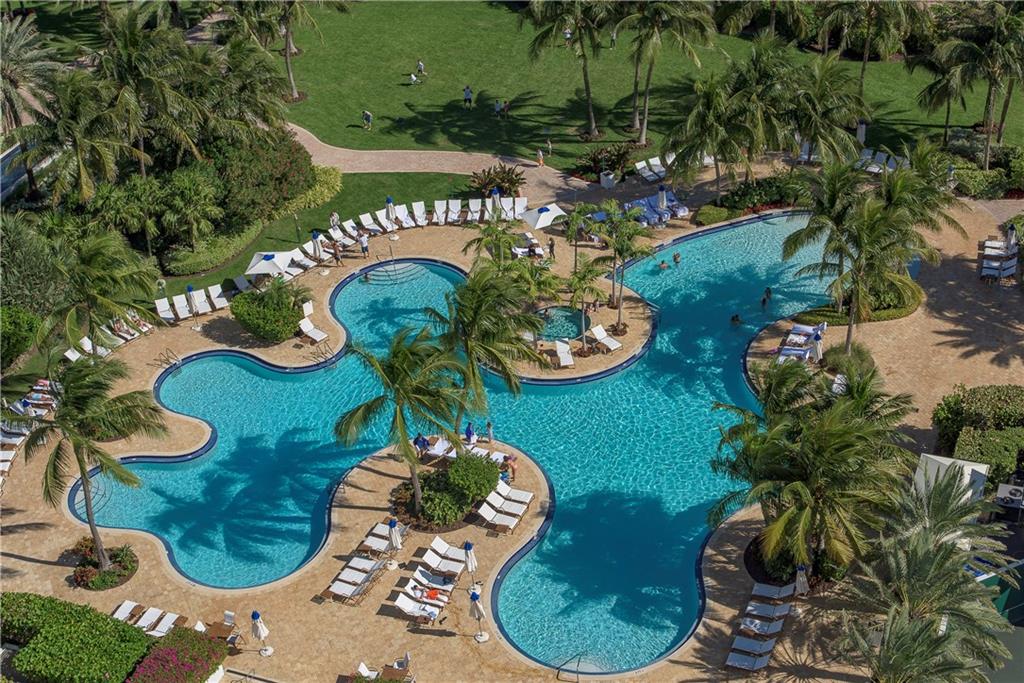 Continuum on South Beach - Residential