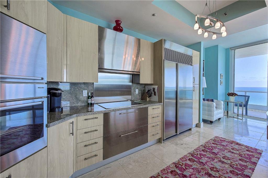 Continuum on South Beach - Residential