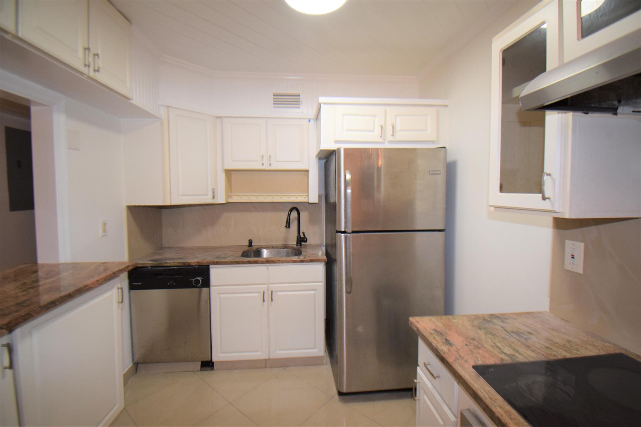2878 Donnelly 106 Drive 106, Lake Worth, FL, 33462/$199,000 4 2878 Donnelly 106 Drive 106