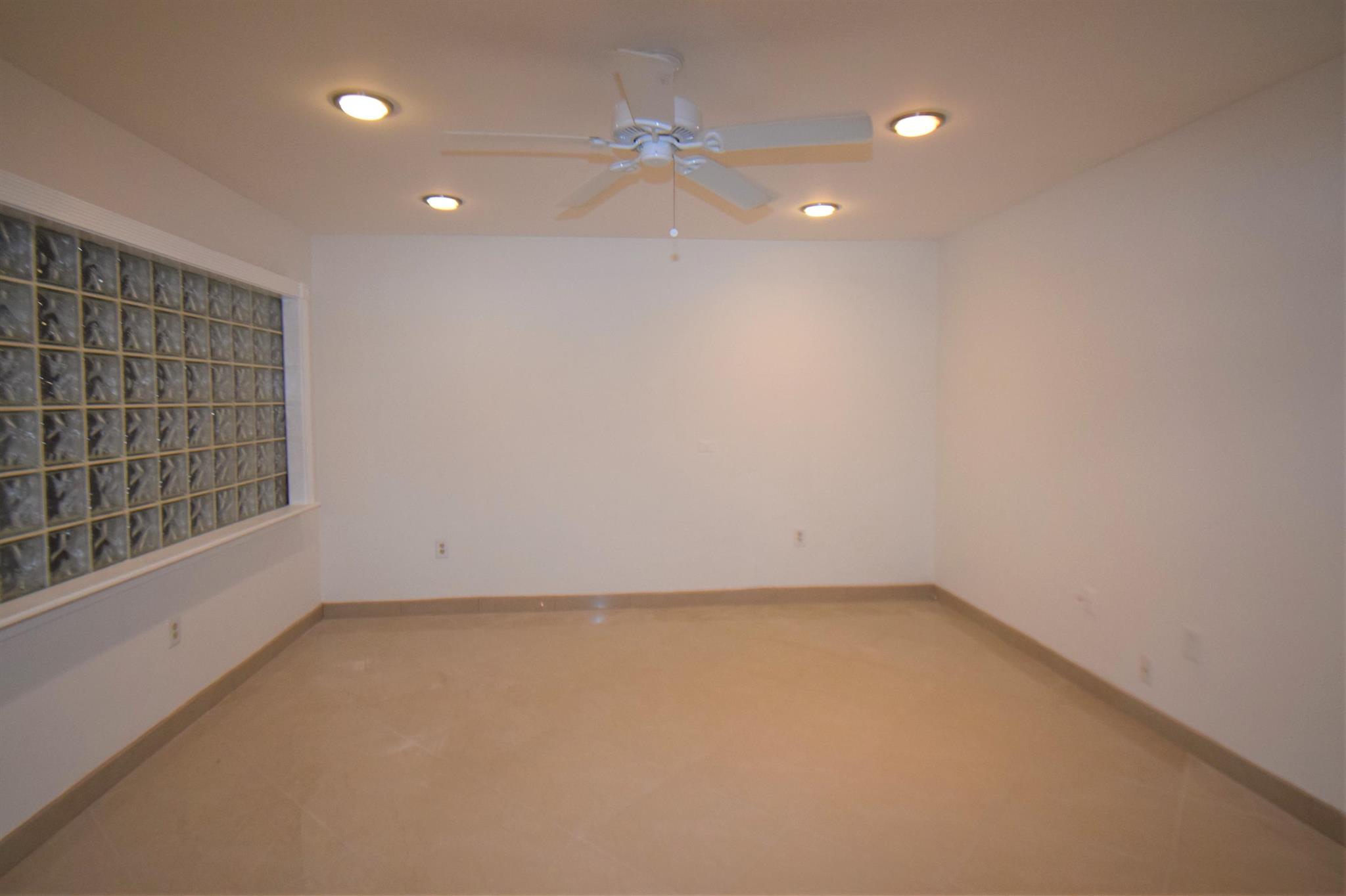 2878 Donnelly 106 Drive 106, Lake Worth, FL, 33462/$199,000 3 2878 Donnelly 106 Drive 106