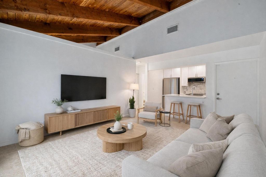 Photo of 410 SE 13th Street #4, Fort Lauderdale, FL 33316 (MLS # B26016210)