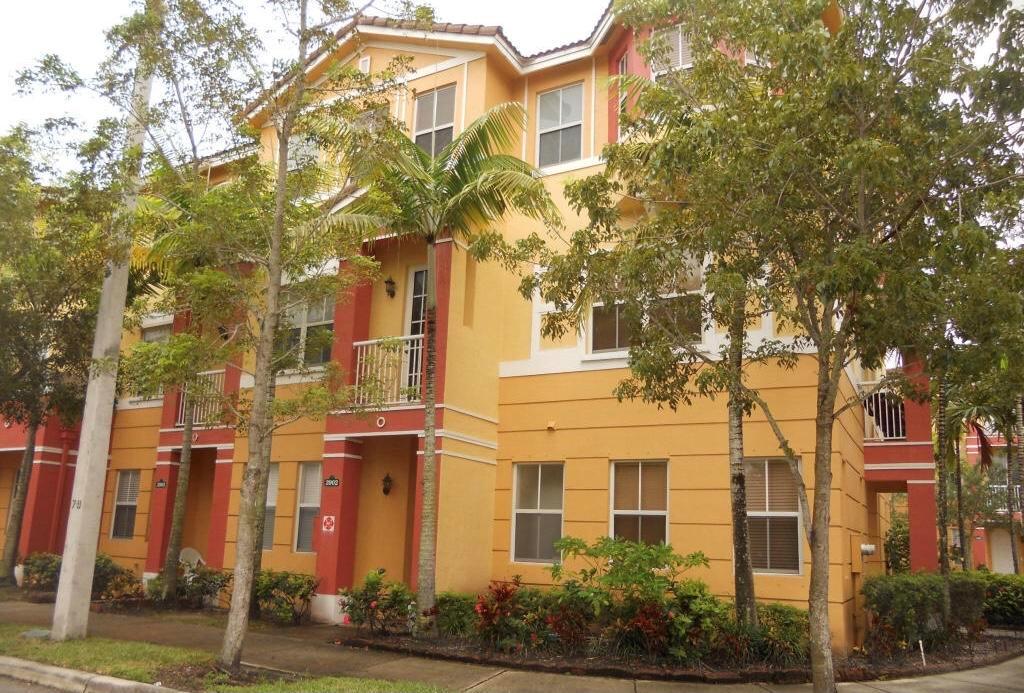 Clean 3/3/1 Townhouse conveniently located near shopping and popular restaurants. Has comfortable access to 441 and the Florida Turnpike. The appliances are less than a year old and the stove is brand new. This unit's entry sits like a corner Townhouse which allows for a more spacious front yard view. It's priced low and won't last long. This is a must see!!!