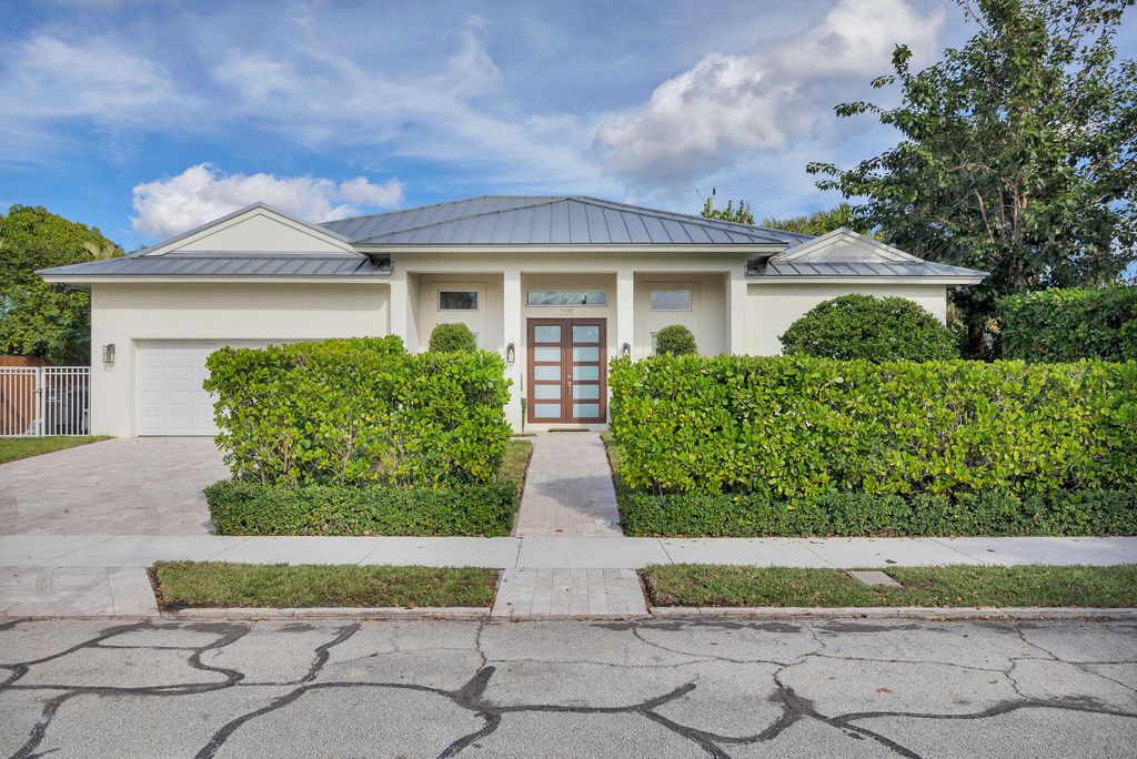Photo of 225 Beverly Road, West Palm Beach, FL 33405 (MLS # R10948248)