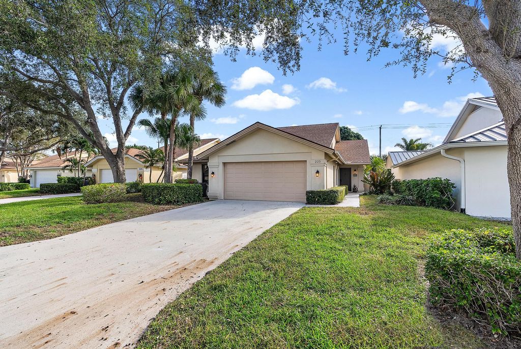 Photo of 223 E River Park Drive, Jupiter, FL 33477 (MLS # R10933975)