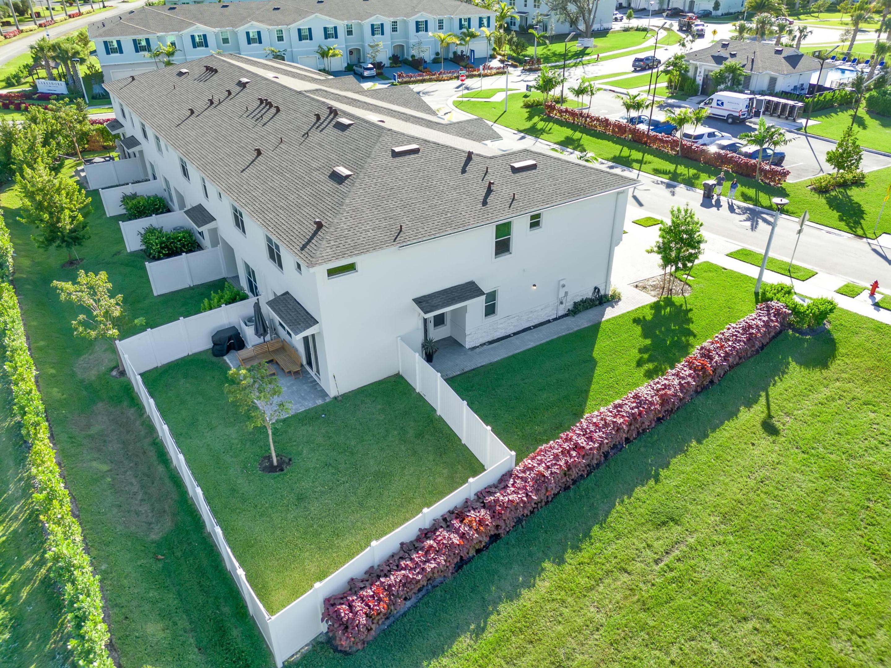 LAKESHORE AT THE FOUNTAINS - Residential