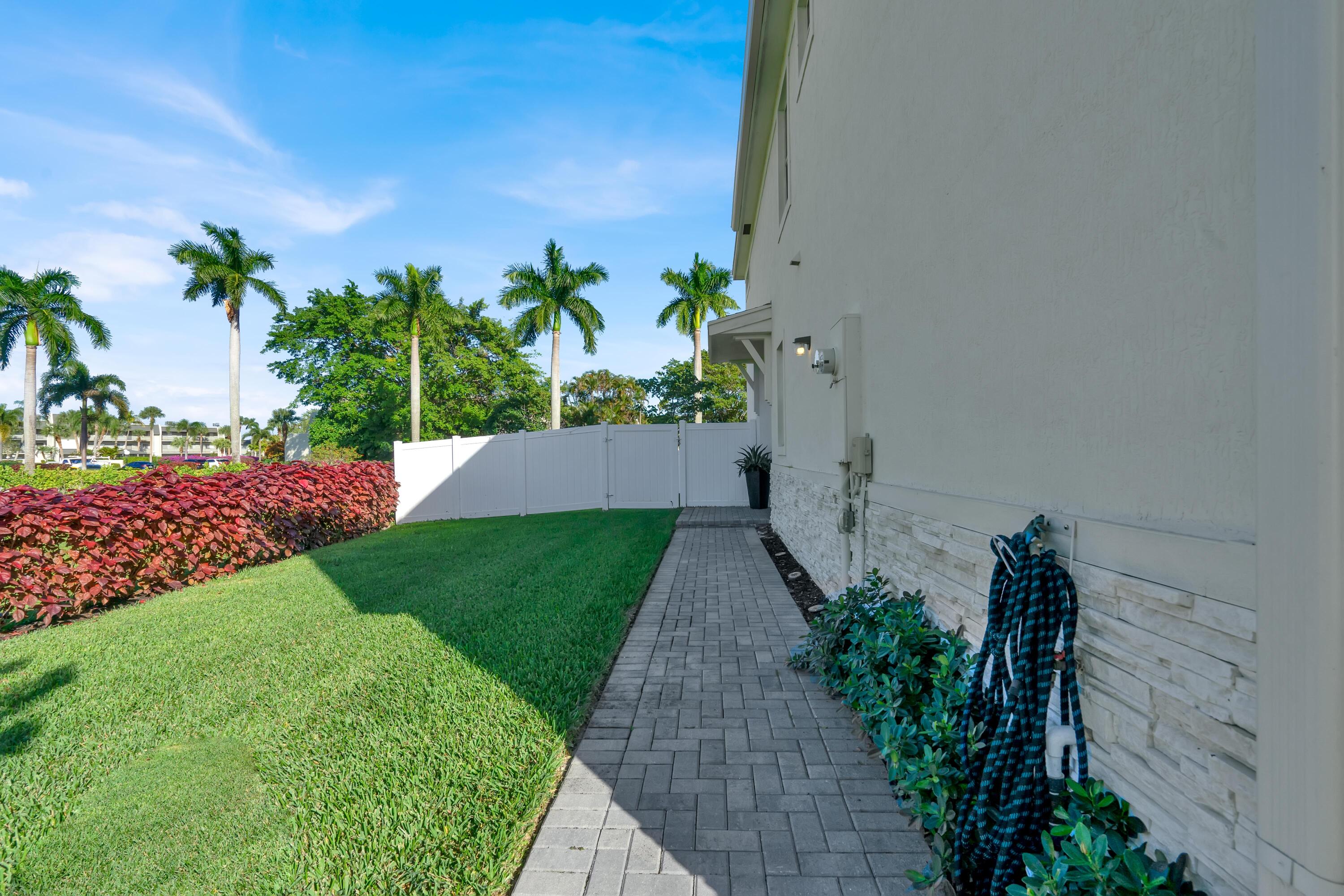 LAKESHORE AT THE FOUNTAINS - Residential