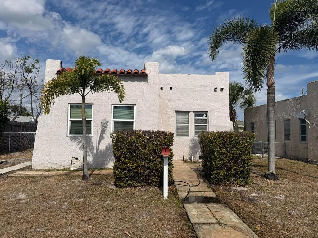 Photo of 717 Selkirk Street, West Palm Beach, FL 33405 (MLS # R11162777)