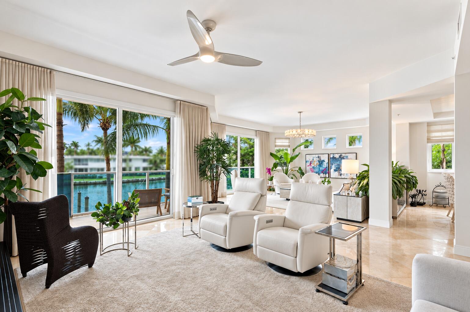 516 HENDRICKS Isle 2C