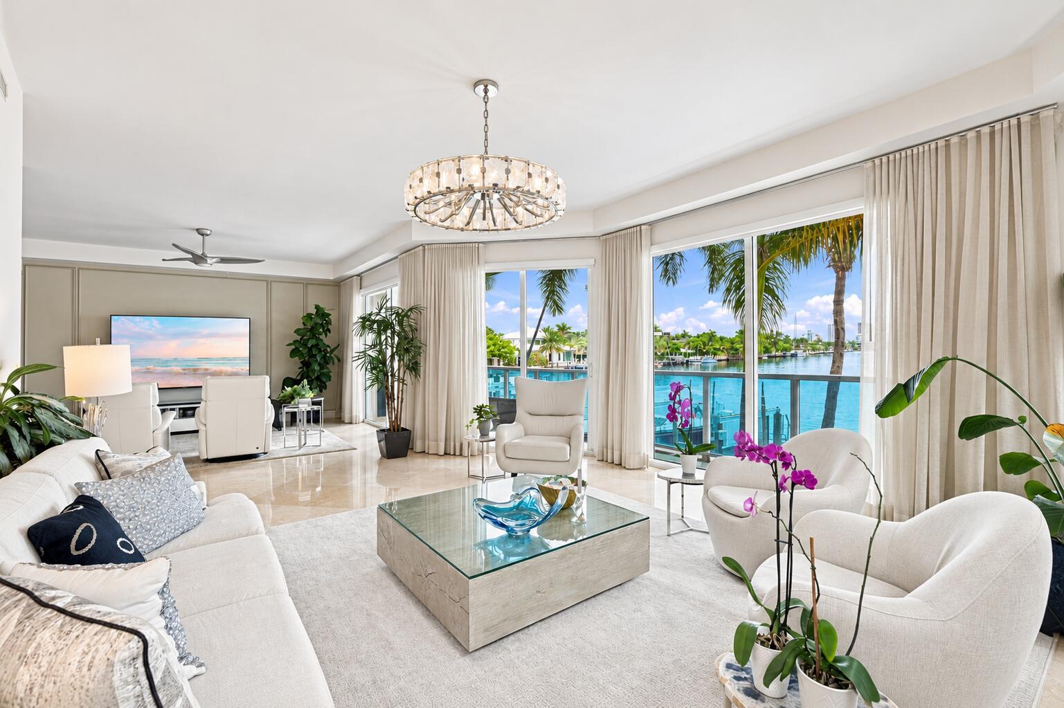 516 HENDRICKS Isle 2C