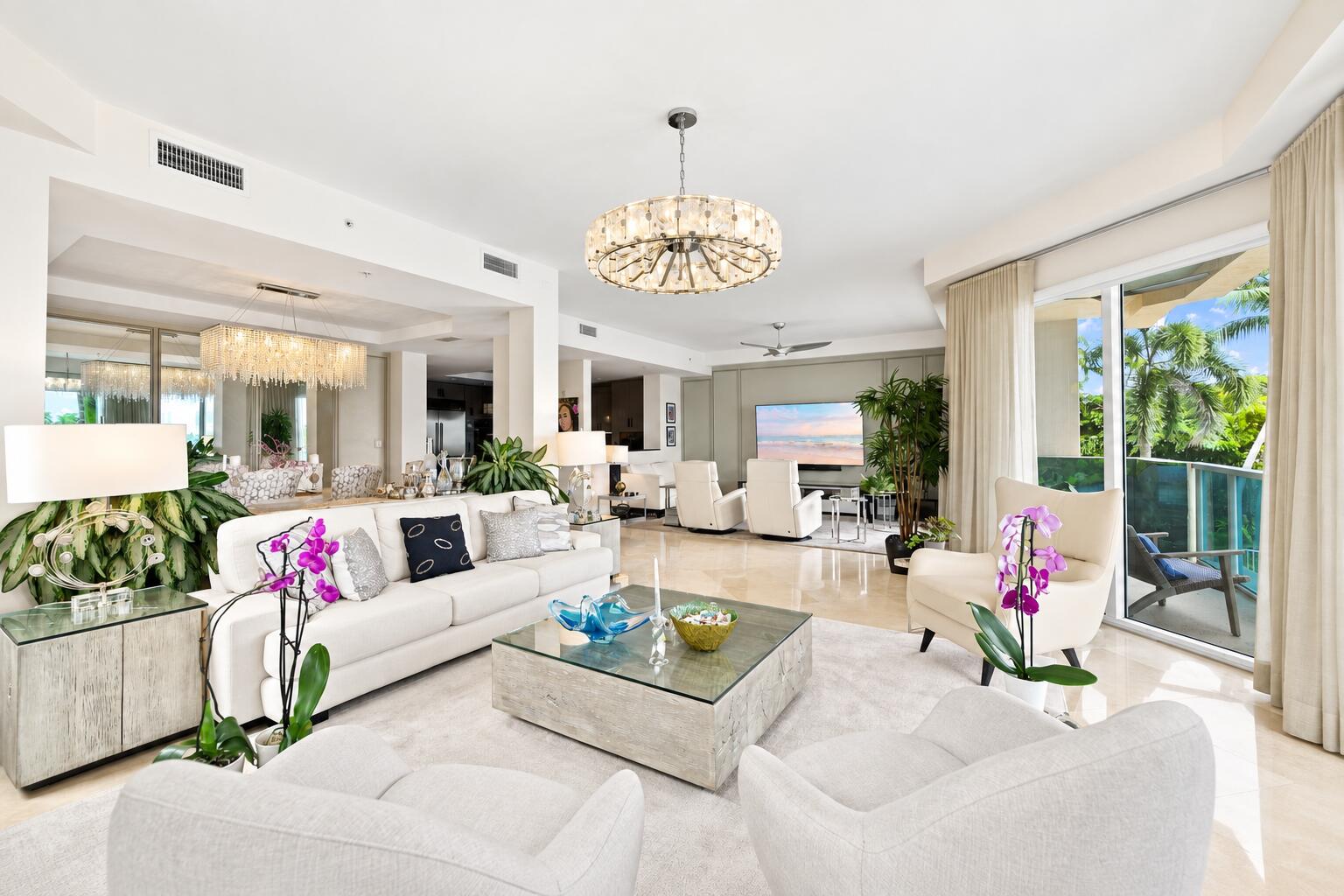 516 HENDRICKS Isle 2C