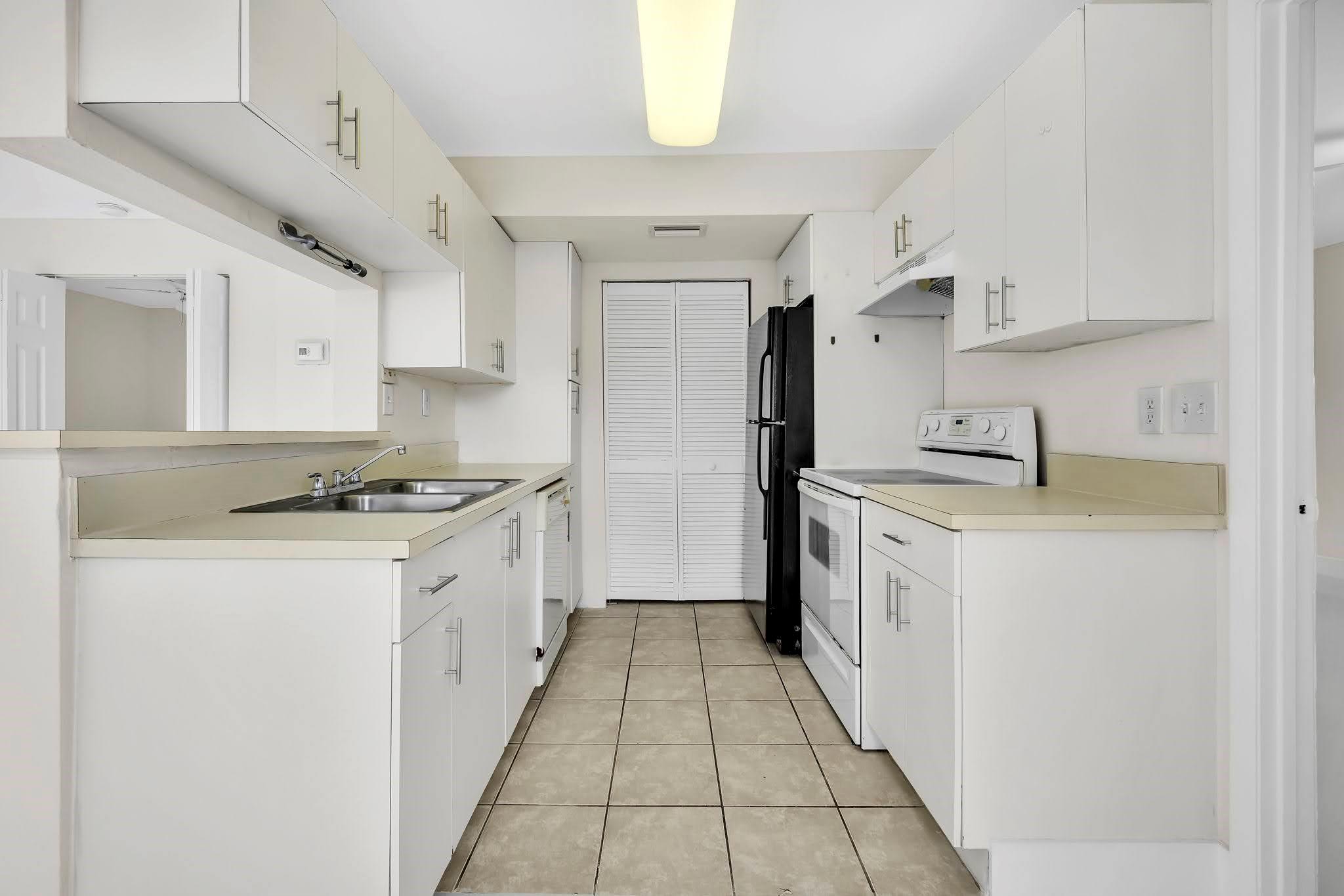 PRESERVE AT AVERY LAKES - Residential Lease