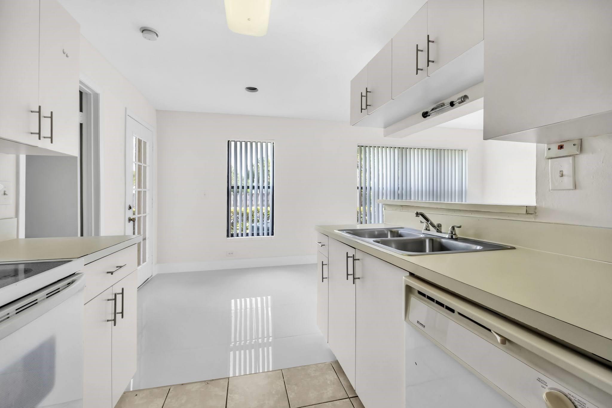 PRESERVE AT AVERY LAKES - Residential Lease