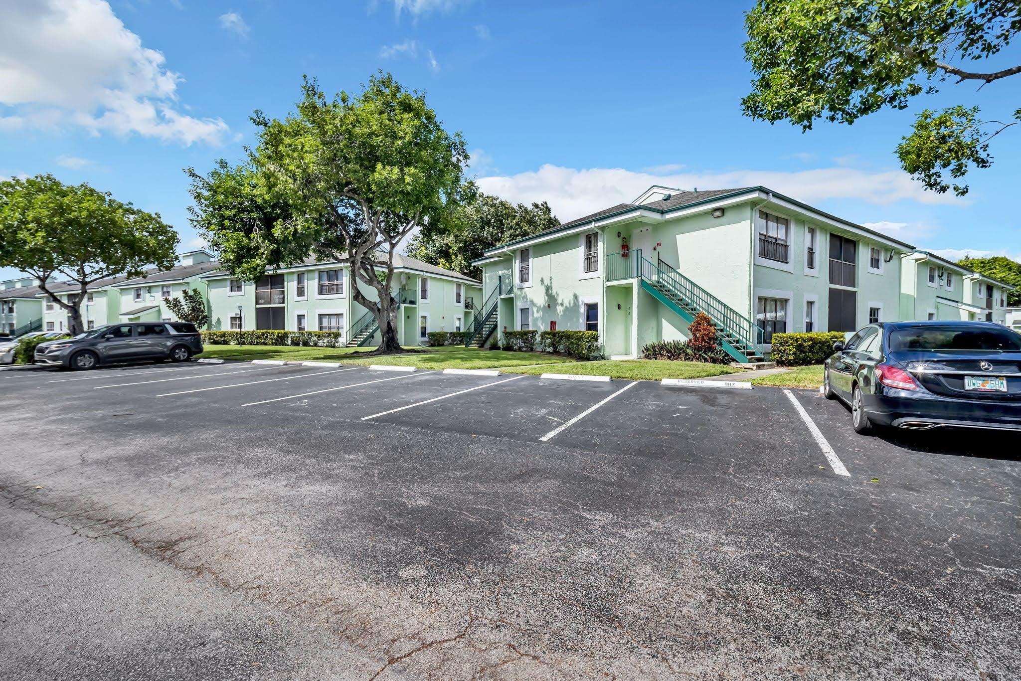 Welcome to your new home in Sunrise! This charming 2-bedroom, 1-bath apartment offers a spacious, thoughtfully designed layout with a warm and welcoming atmosphere. Inside, you’ll enjoy the convenience of an in-unit washer & dryer and plenty of living space to make your own. Step outside to relax by the sparkling community pool or take advantage of ample parking in this quiet, friendly neighborhood.
Perfectly located near schools, shopping, dining, and major highways, this home blends comfort with everyday convenience. Don’t miss the opportunity to enjoy all that Sunrise has to offer—schedule your tour today!