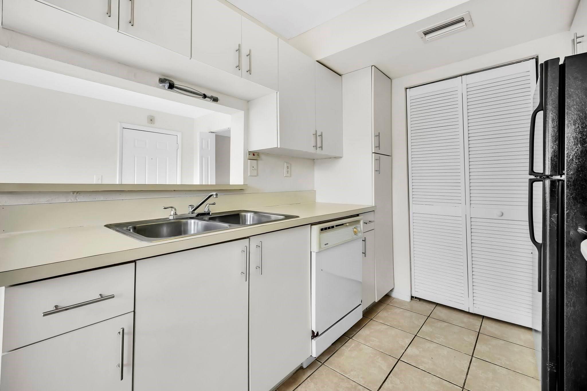 PRESERVE AT AVERY LAKES - Residential Lease