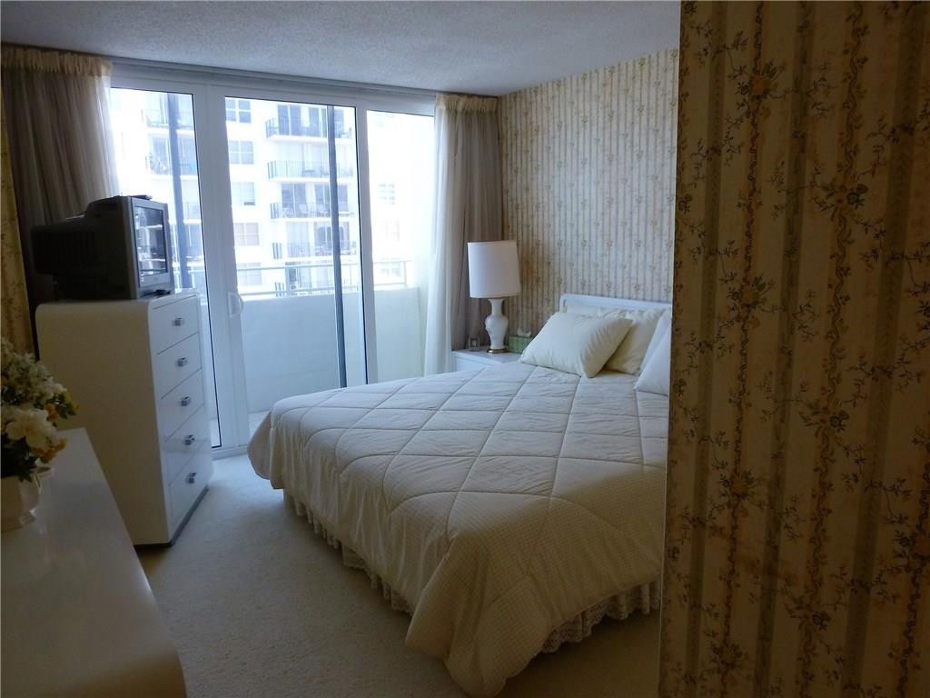 POMPANO BEACH CLUB - Residential