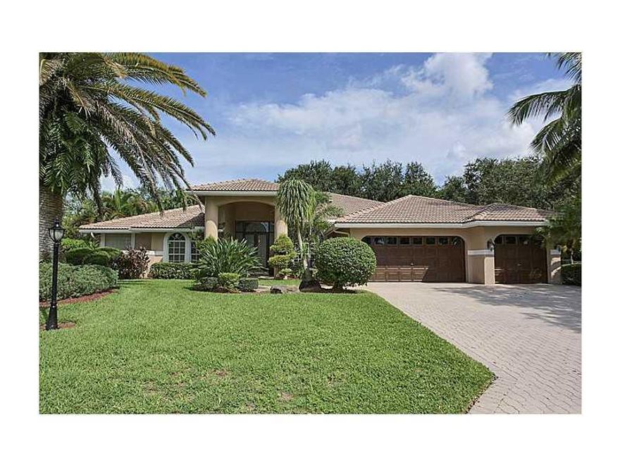 CONTEMPORARY REMODELED LANDINGS ESTATE HOME. 5/3 W/ 3 CAR GAR., FENCED LOT ALMOST 1/2 AN ACRE. KIDS RMS ARE "HUGE"! NEWER ROOF, BATHROOMS & KITCHEN W/ TOP OF THE LINE S/S APP., 48' BLT IN REFRIG. MARBLE FLRS,  MASTER W/ CUST. CLOSET, MARBLE BTH, JACUZZI T UB.  TROPICAL POOL/SPA, MARBLE DECK, OUTSIDE SHOWER, 500 GAL. GAS TANK, WELL FOR SPRINKLERS. VOL. CEILINGS, CUST BUILT-INS, SURROUND SOUND IN/OUT, OUTDR LIGHTING, GENERATOR, GARAGE BUILT-INS. GUARD GATED COMM. W/ TENNIS/BASKET/VOLLEYBALL/TOT LOT.