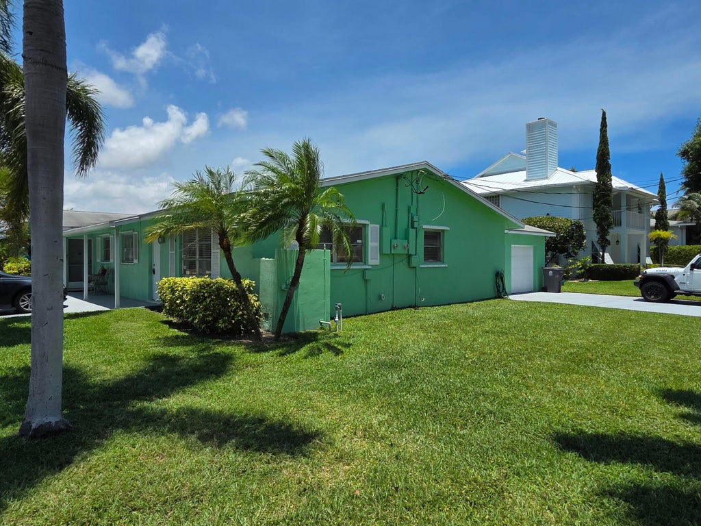 Photo of 2667 Old Donald Ross Road, Palm Beach Gardens, FL 33410 (MLS # B26045279)