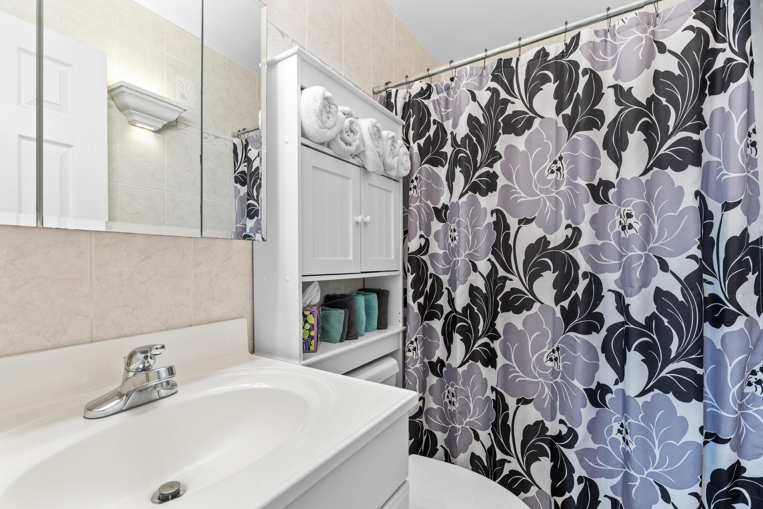 LAKE COLONY APTS ONE INC - Residential