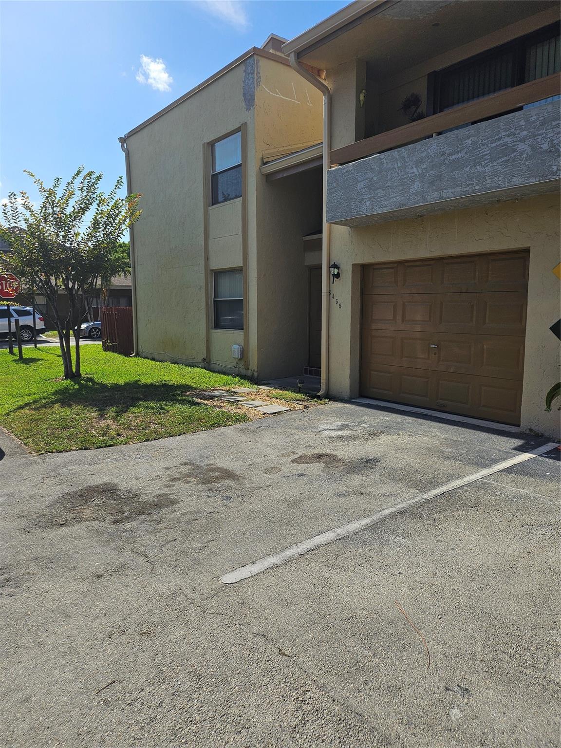 Two story townhouse in the heart of Miramar. The unit is clean, freshly painted, and move in ready. The property is located close to place of worship, shopping, Hard Rock Stadium with easy access to the Florida turnpike.
Submit complete rental package, CTL, rental application, four recent paystubs, two months bank statements, credit score of 620 or better, driver's license, social security card, credit report and background for all adults.
Tenant MUST purchase renter insurance prior to the move in date.