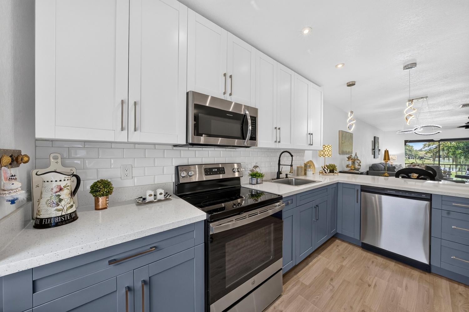 8425 Casa Del Lago H