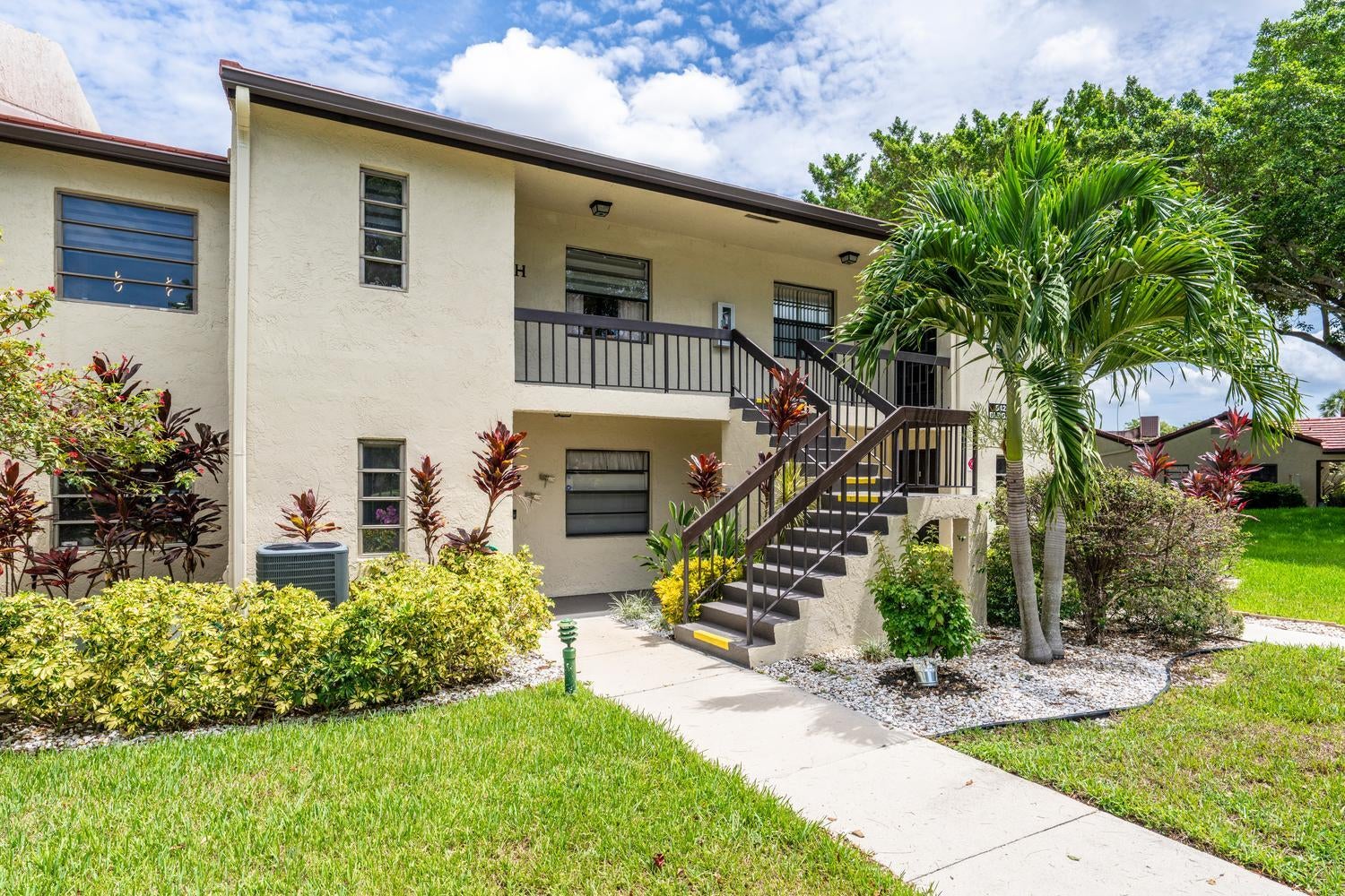 8425 Casa Del Lago H