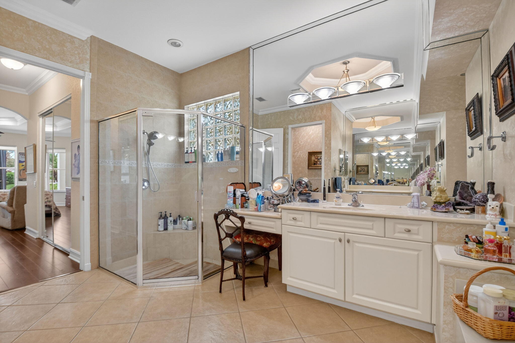 VALENCIA SHORES 3 - Residential