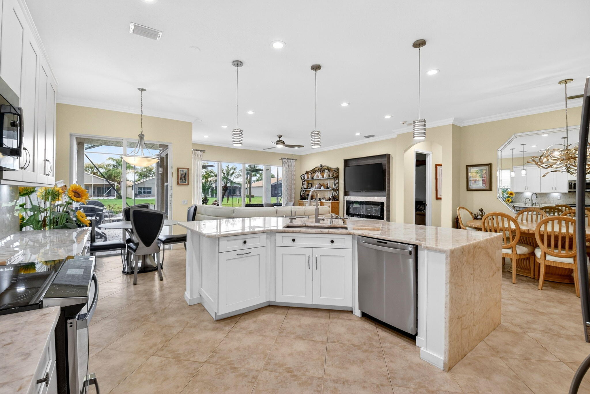 VALENCIA SHORES 3 - Residential