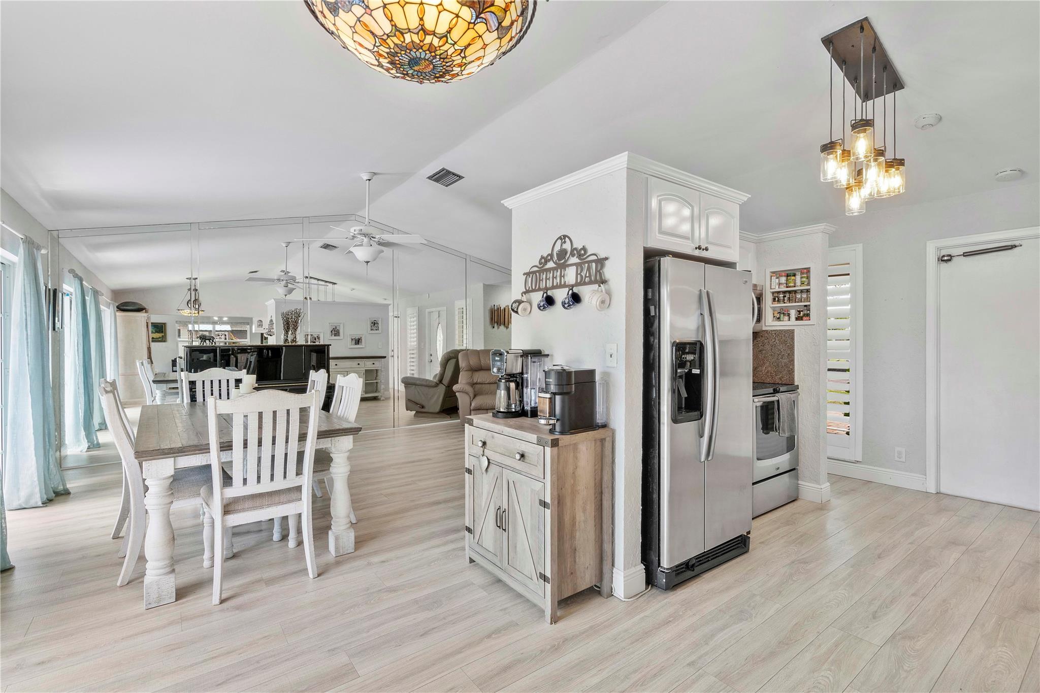 4180 NW 18th Ave, Oakland Park, FL, 33309/$579,900 4 4180 NW 18th Ave