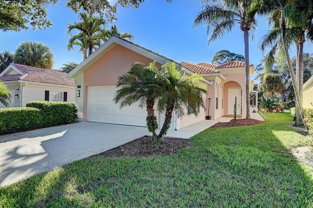 Photo of 4683 Hammock Circle, Delray Beach, FL 33445 (MLS # R10804287)
