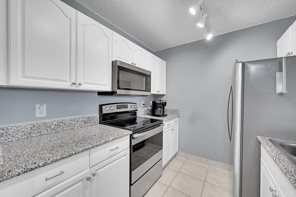 Photo of 1625 Meadows Circle W, Boynton Beach, FL 33436 (MLS # R11086080)